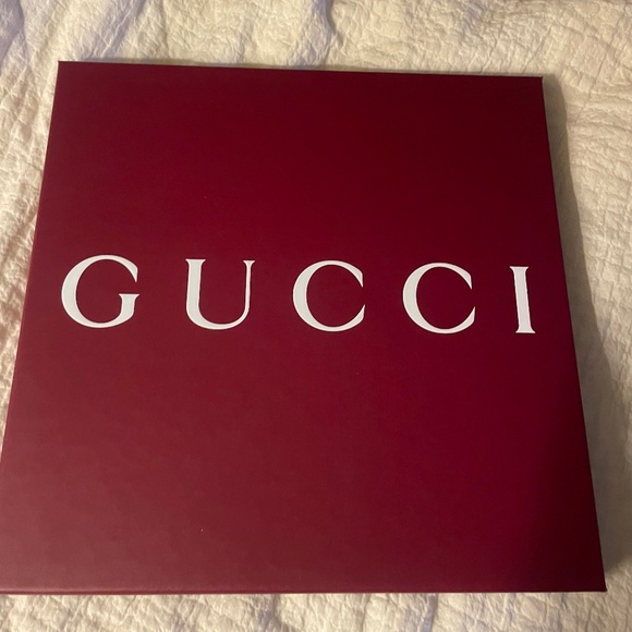 GUCCI - Brand NEW scarf
